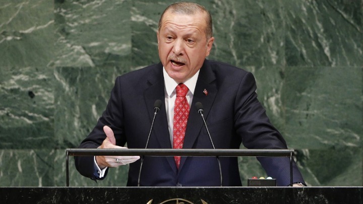 Ο Ερντογάν καταγγέλλει το «όπλο» των κυρώσεων