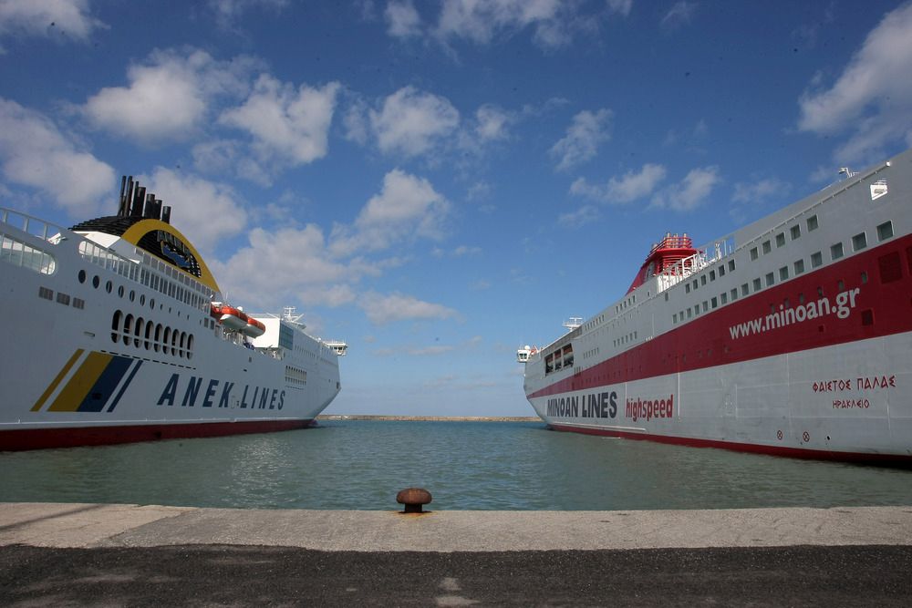 Δεμένα παραμένουν τα πλοία στο λιμάνι του Ηρακλείου. Συνεχίζεται για δεύτερη ημέρα η απεργία της ΠΝΟ με αποτέλεσμα να παραμένουν καθηλωμένα τα πλοία και στο λιμάνι του Ηρακλείου, Παρασκευή 1 Φεβρουαρίου 2013. ΑΠΕ-ΜΠΕ/ΑΠΕ-ΜΠΕ/ΣΤΕΦΑΝΟΣ ΡΑΠΑΝΗΣ