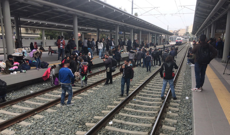 Κατάληψη στον Στ. Λαρίσης από πρόσφυγες και ένα τρένο στην είσοδο 05/04/20119