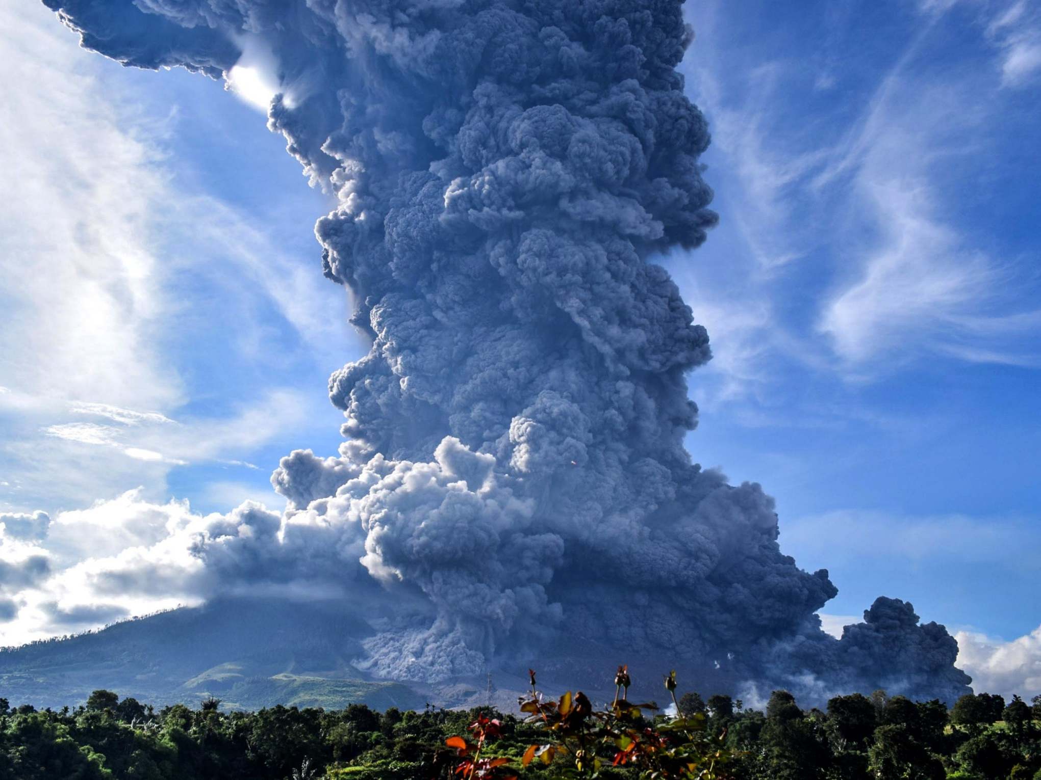 Indonesia: Levotolo volcano erupts - No injuries or damage reported