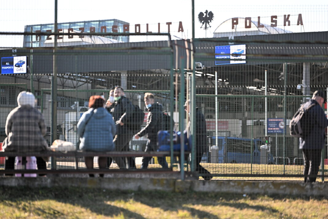 Ουκρανοί πρόσφυγες σύνορα πολωνία ουκρανία
